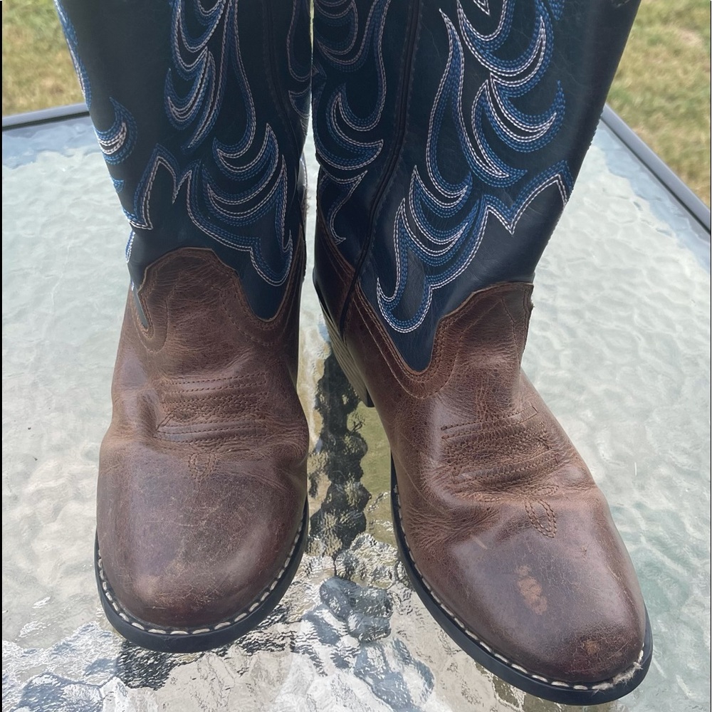 Cody James Youth cowboy boots size 4